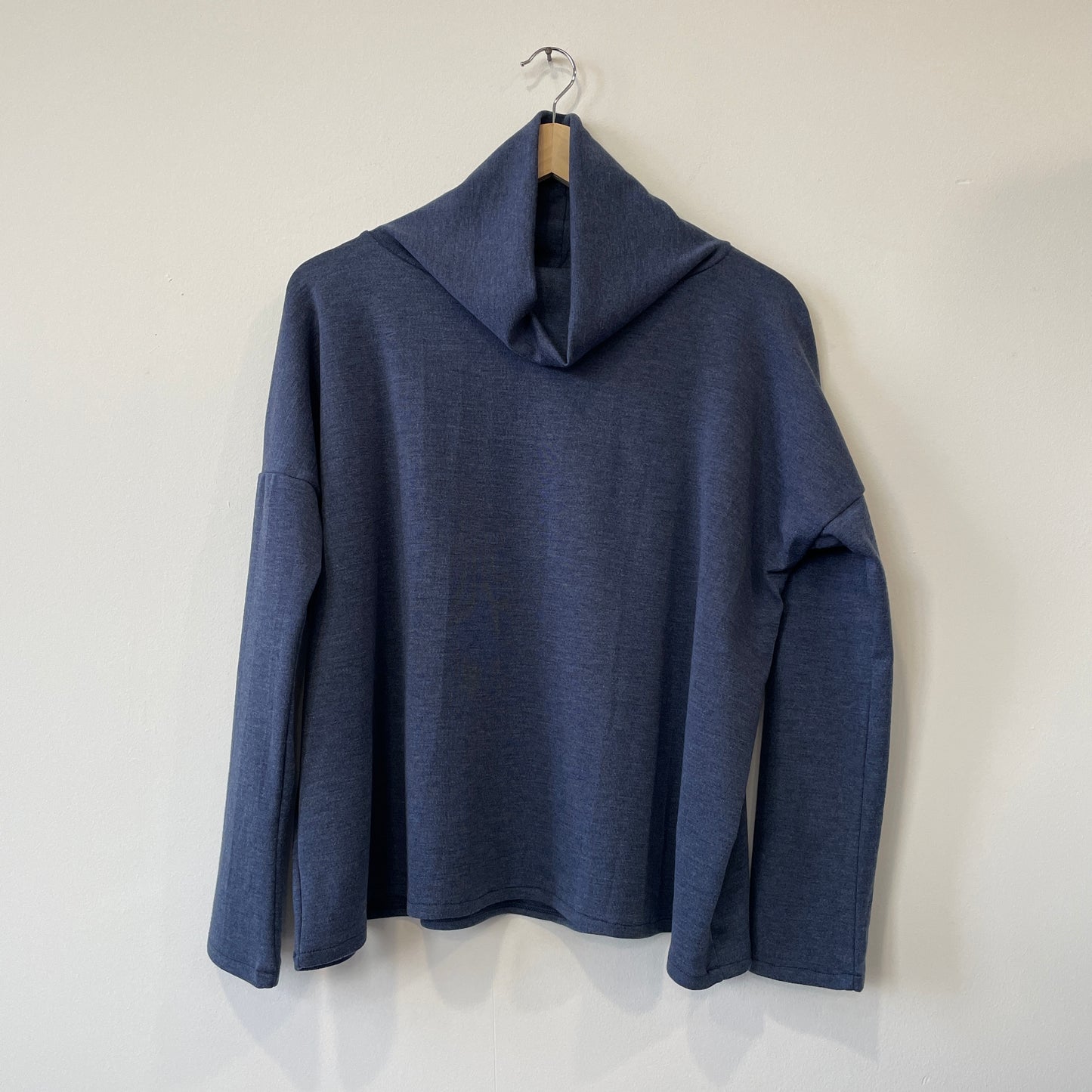 Maglia LIVIA taglio over maglia lana blu denim