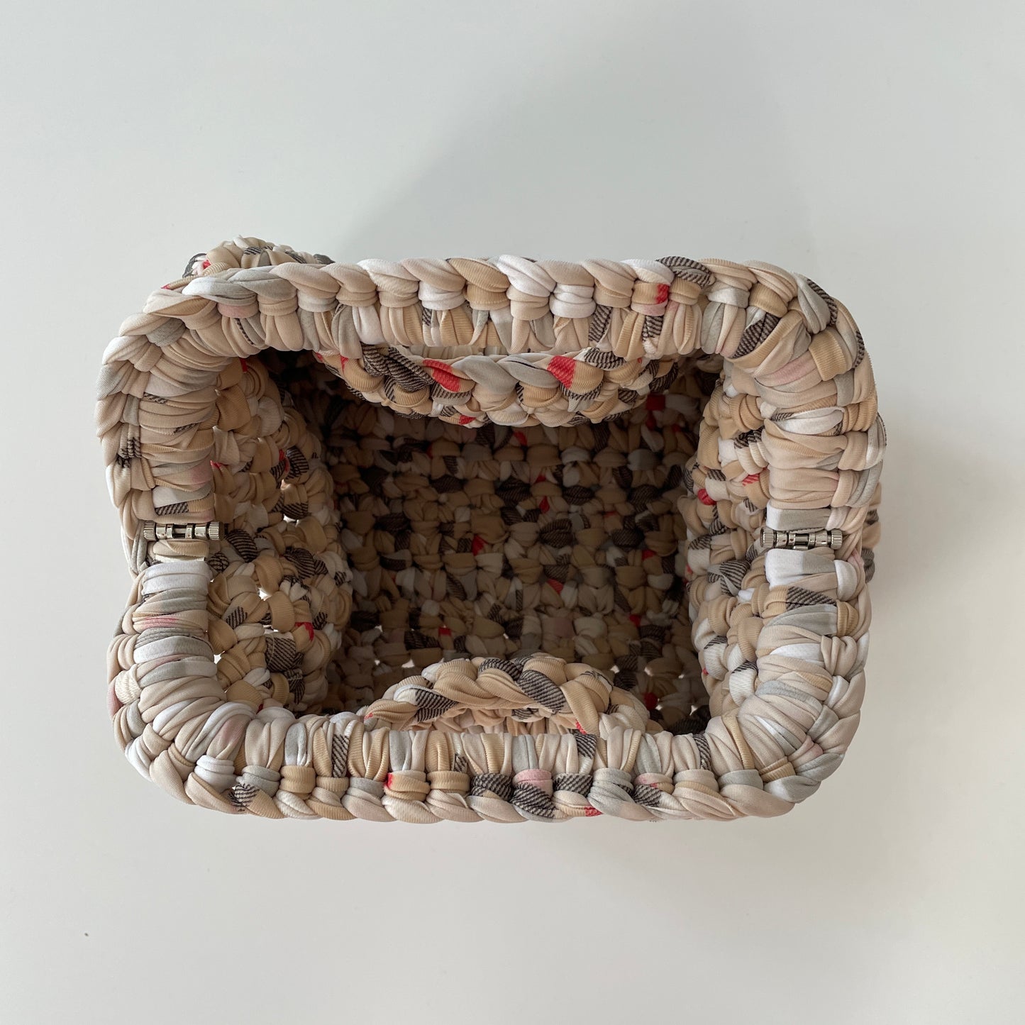 Ginger clutch