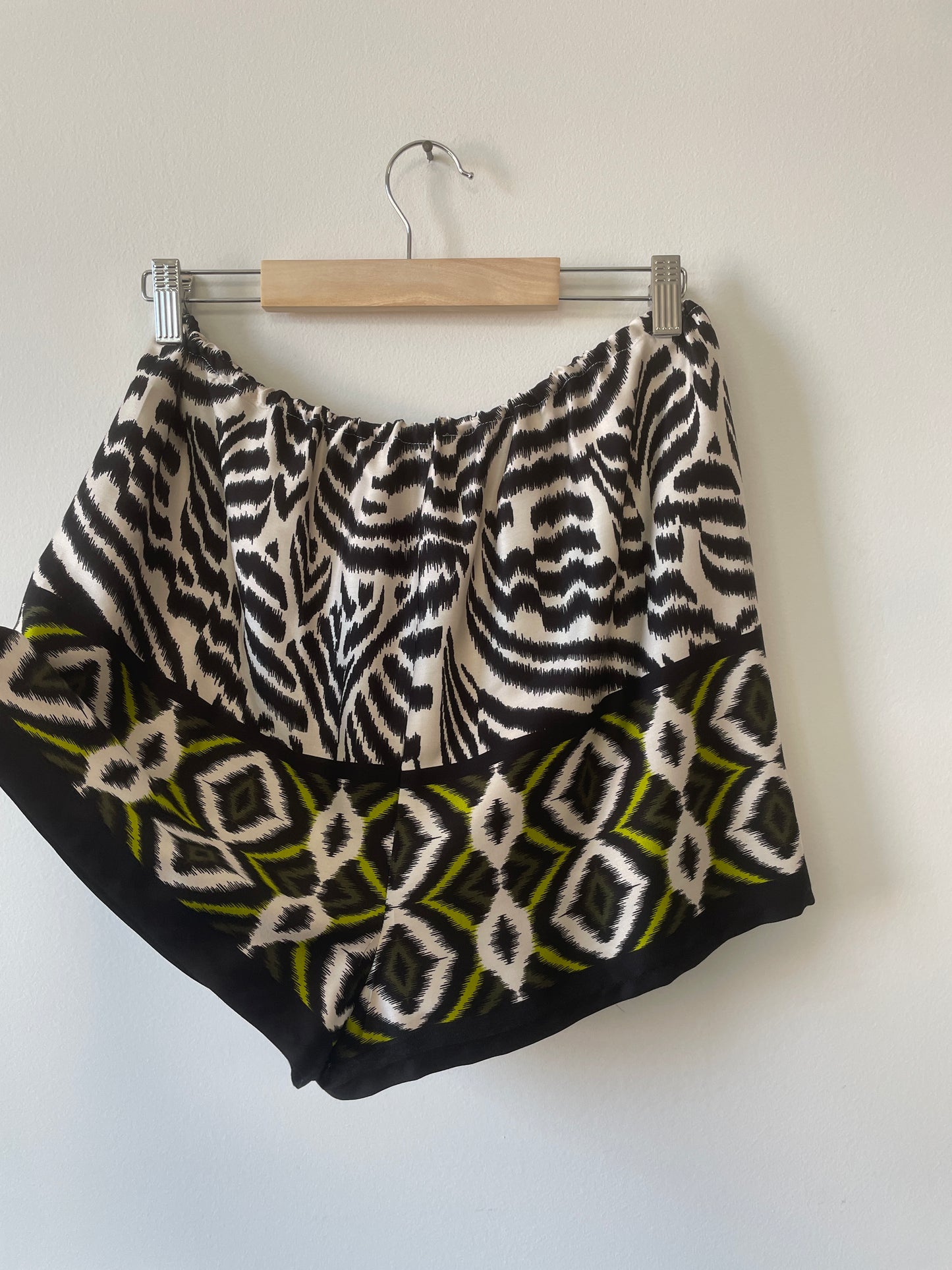 Shorts in viscosa