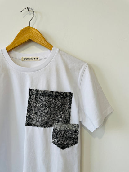 T-shirt con tasche ricamate