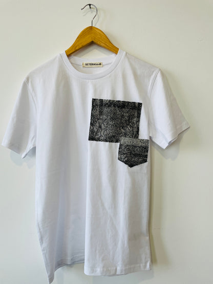 T-shirt con tasche ricamate